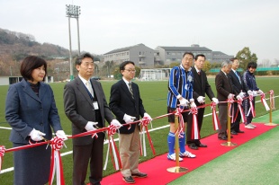 Completion ceremony of the artificial turf soccer/rugby field on Kashiwara Campus