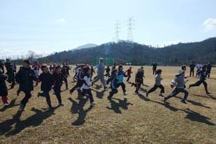 柏原キャンパスの陸上競技場
