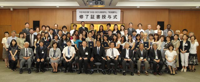Diploma Presentation Ceremony Held for International Students in First Half of 2012