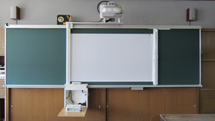 附属平野中学校の電子黒板