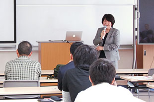 「学校現場の現状」について発表