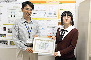 辻岡教授（左）と土肥愛実さん