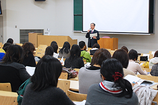 横井邦彦副学長による進路等の説明