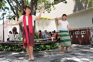 タイ留学生による踊り