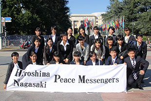 高校生平和大使たちの集合写真