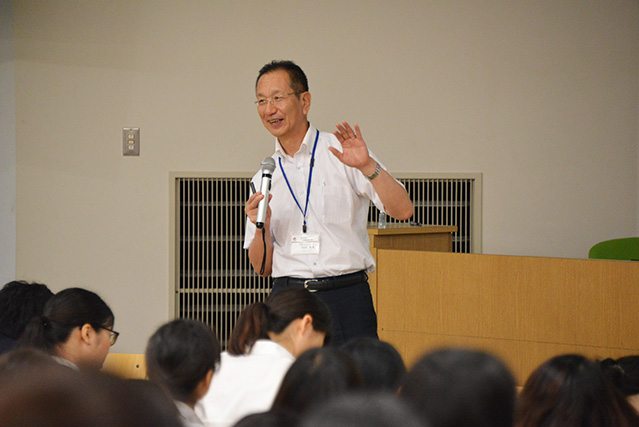 教員採用試験対策について語る和田良彦副学長
