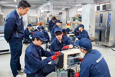 ガリレイアカデミーの学生の様子