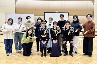 音楽表現コース学生たちとの集合写真