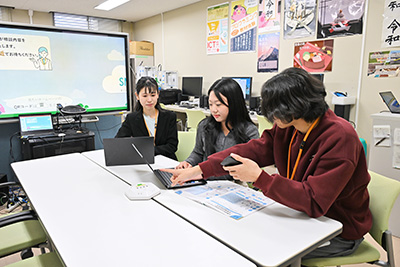 対応している様子