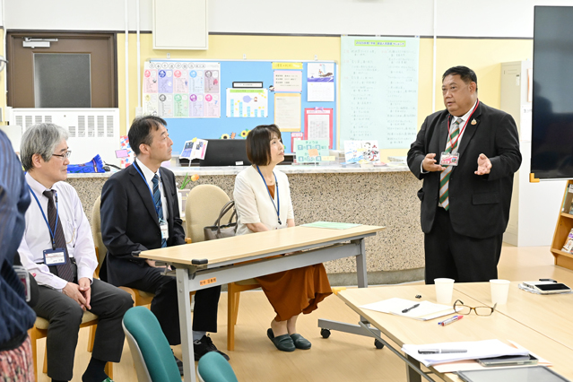 訪問団代表の挨拶の様子