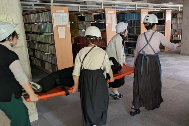 負傷者搬出の様子