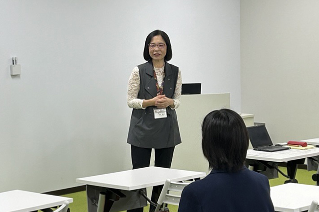 挨拶をする鈴木教授