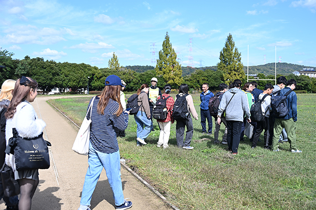 最終避難場所まで避難する学生