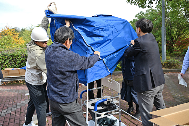 マンホールトイレの設置訓練