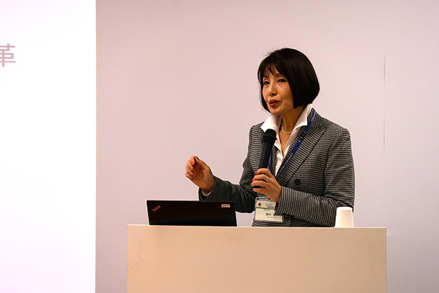 講演する藤井理事・副学長・附属学校園機構長