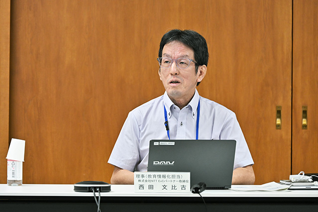 西田理事が講演を行う様子