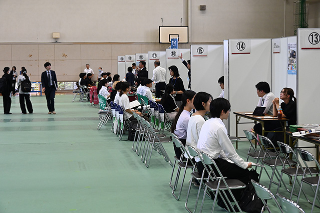 ブースが並ぶ様子