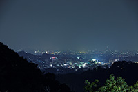 柏原キャンパスから大阪平野の夜景を望む／View of Osaka from Kashiwara Campus
