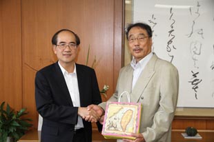 President Yang of National Taichung University of Education (Taiwan) visits Osaka Kyoiku University
