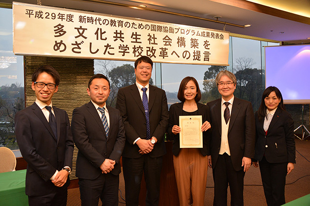 Award winner, Teacher Ms. Yasuda (the third woman from the right) and team UK.